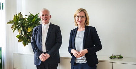 Erzbischof Franz Lackner und Klimaschutzministerin Leonore Gewessler