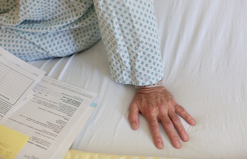 Spitalspatient im Krankenbett / Vinzenz Gruppe / Petra Rainer Spitalspatient im Krankenbett