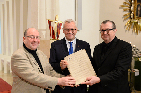 Dom- und Diözesanmusikdirektor Thomas Dolezal, Bürgermeister Thomas Steiner und Ordinariatskanzler Gerhard Grosinger präsentierten zu Martini das digitalisierte Notenarchiv der Dommusik St. Martin. 