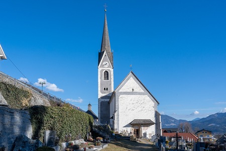 Katholischer Palmsonntagsgottesdienst - 'Im Jubel gefeiert - im Leid getragen' - Live aus der Pfarrkirche Berg im Drautal (Kärnten): Die Gemeinde feiert mit Pfarrer und Dechant Josef Allmaier. Mit dem Palmsonntag beginnt die Heilige Woche. Hosanna-Ru