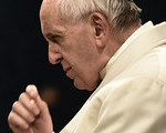 Papst Franziskus während des Kreuzweges am Karfreitag, 14. April 2017, vor dem Kolosseum in Rom.