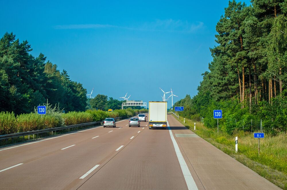 Autobahn / pixabay / gemeinfrei Katholische Aktion unterstützt Forderung nach Tempolimit 30/80/100