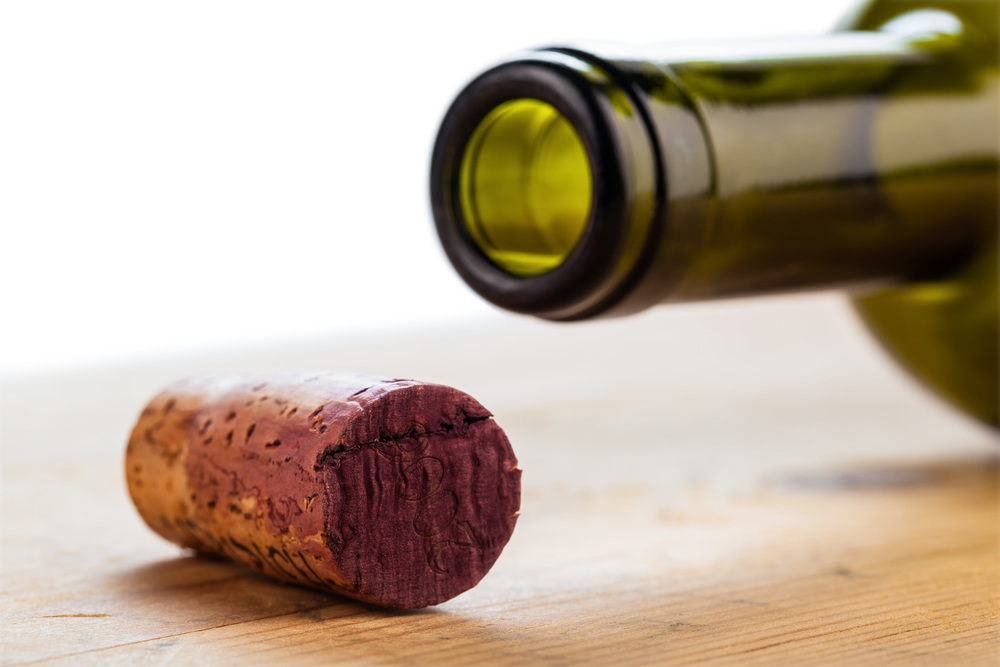 Der Korken einer Weinflasche in Nahaufnahme. Wein trinken ist in.