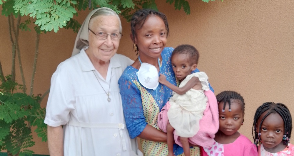 Sr. Friederika und ihre Klinik am Kongo-Fluss