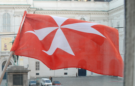 Malteserfahne ?ber dem Josefsplatz