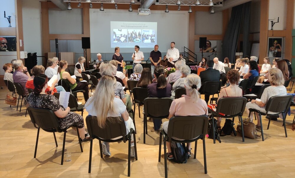 Projekt 'Singende Friedenstaube' St. Pölten / Wolfgang Zarl Projekt 'Singende Friedenstaube' St. Pölten