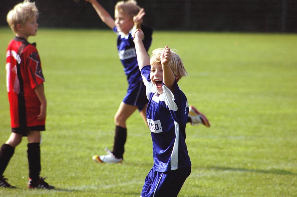 Kinder beim Fußballmatch
