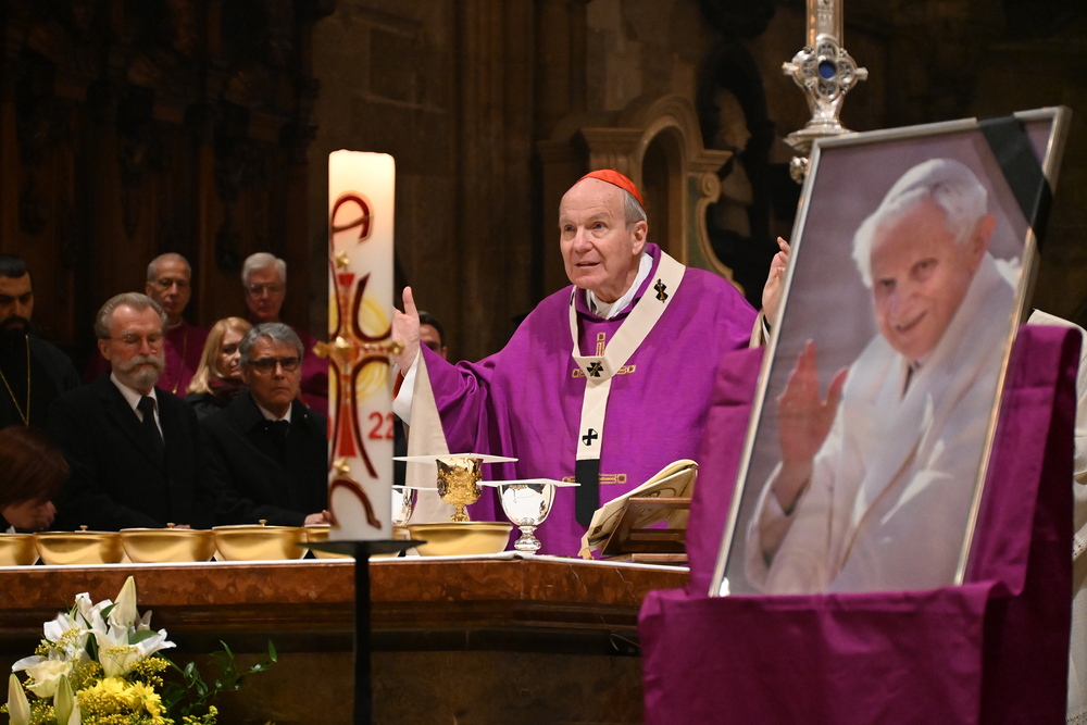 Kardinal Schönborn bei der Messe für den verstorbenen emeritierten Papst / Kathpress/Paul Wuthe Requiem für Benedikt XVI. im Stephansdom