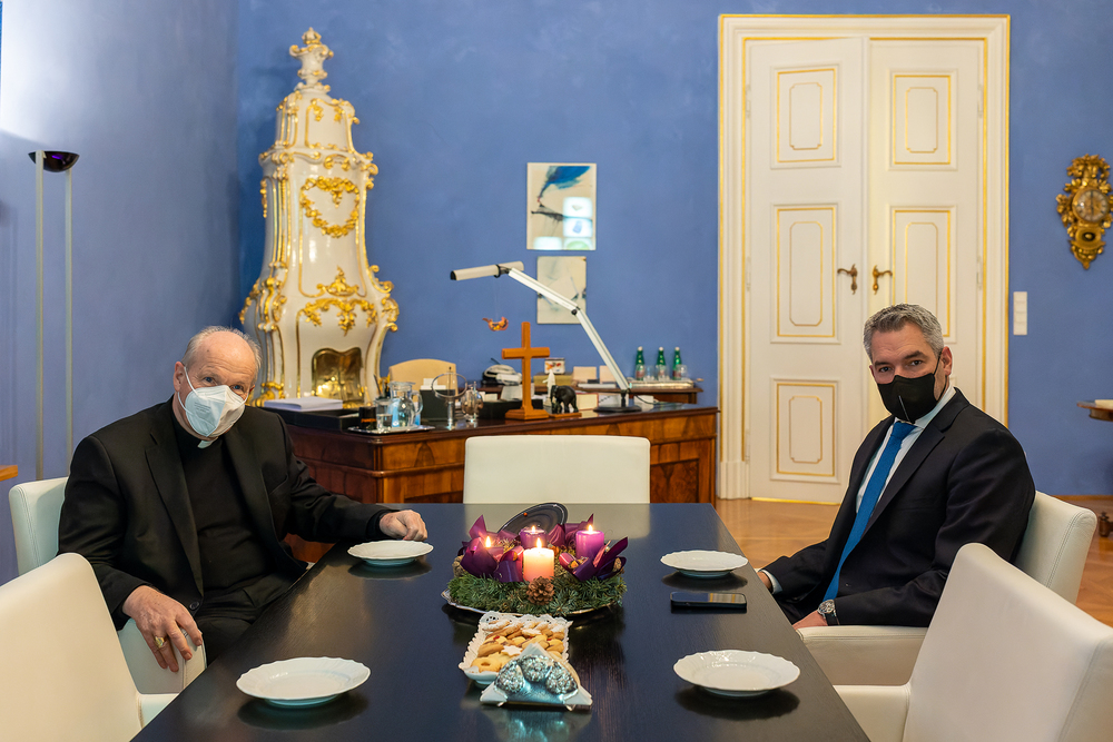 Traditioneller Weihnachtsbesuch des Bundeskanzlers bei Kardinal Schönborn im Erzbischöflichen Palais.