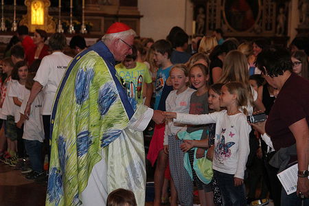 Erzbischof Lackner feiert mit Kindern den 'Tag des Lebens'