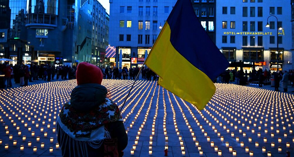 'Lichtermeer aus Solidarität mit der Ukraine' der Caritas am Wiener Stephansplatz, 20. Februar 2025