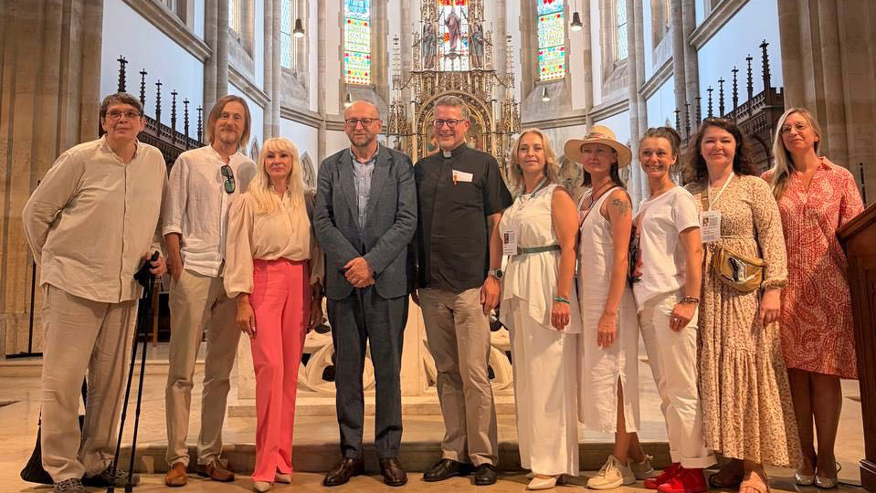 Wiener Elisabethkirche zeigt Werke belarussischer Künstler im Exil / Georg Shiling Wiener Elisabethkirche zeigt Werke belarussischer Künstler im Exil