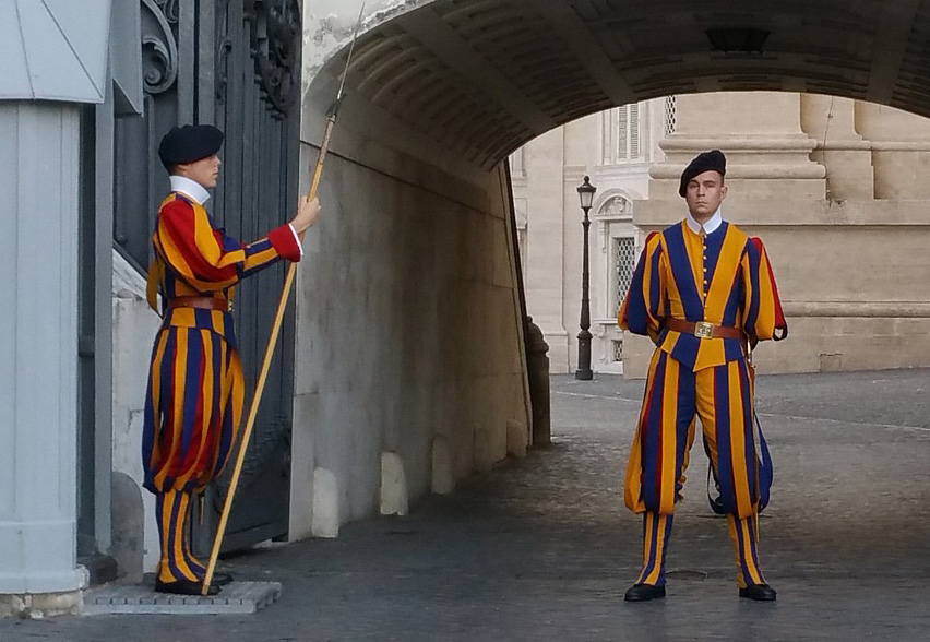 Schmiede in Molln stellt seit 2009 Rüstungen für Vatikan her - Aktueller Auftrag über 80 Harnische