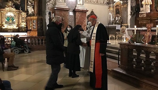 Kardinal Schönborn bei Segensmesse Welttag der Armen