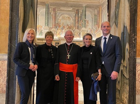 v.l.: Roswitha Stadlober, Annemarie Moser-Pröll, Erzbischof Franz Lackner, Alexandra Meissnitzer, Michael Walchhofer