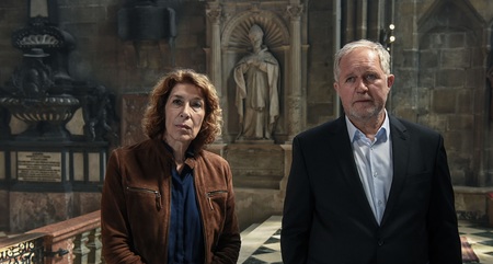 'Tatort', 'Das Tor zur H?lle.' Manfred Gabler wird am Fu? einer Treppe tot aufgefunden. Zahlreiche Verletzungen deuten darauf hin, dass er keinesfalls einfach gest?rzt sein kann, sondern vor seinem Tod in einem aussichtslosen Kampf schwer misshandelt