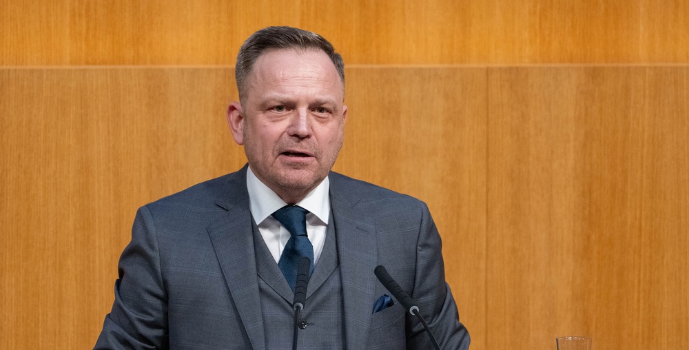 Elie Rosen / Bernhard Holub, CC BY-SA 4.0, via Wikimedia Commons Elie Rosen