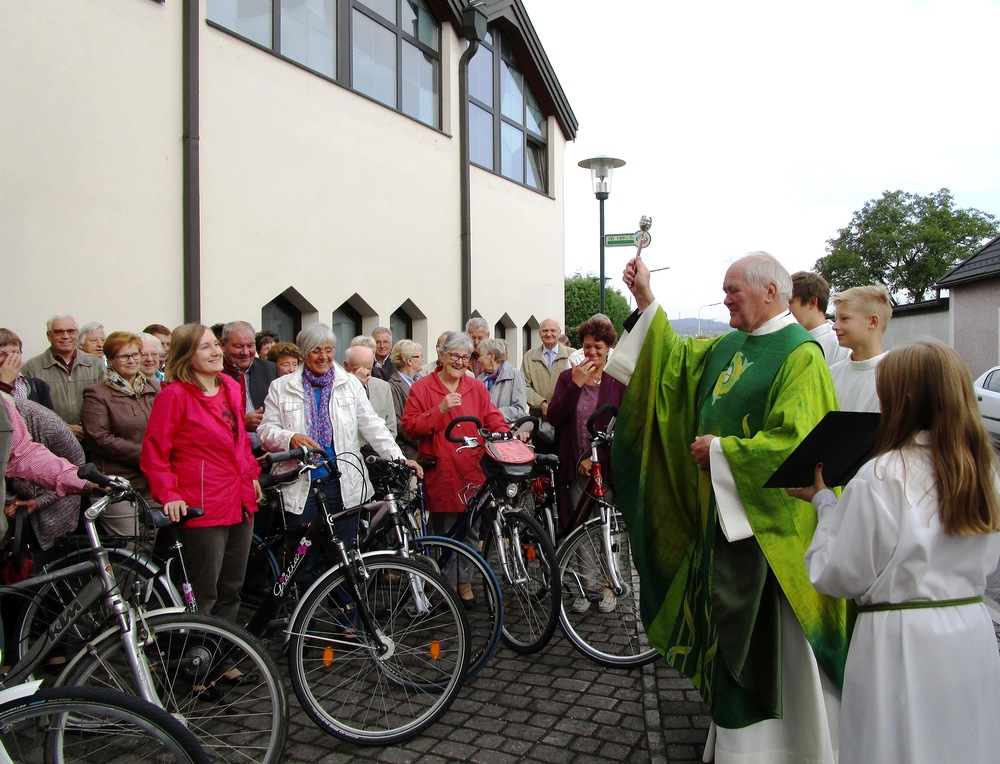 Niederösterreich: Tausende Gläubige radelten in die Kirche