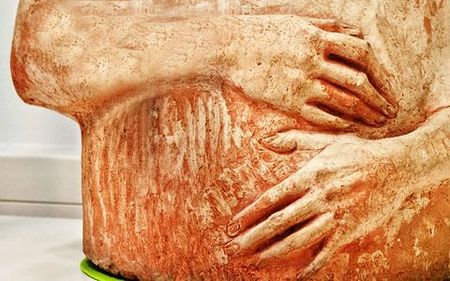 Skulptur einer Schwangeren