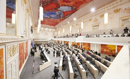 SitzungsteilnehmerInnen. Bilder von Josef Mikl