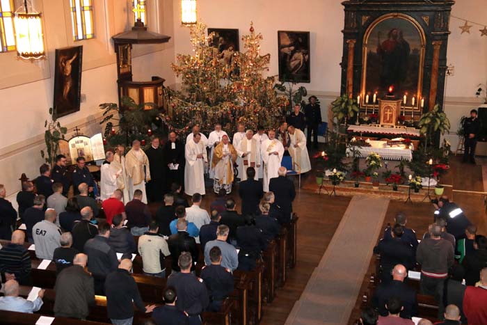 Weihnachtsgottesdienste mit Bischof Küng in der Justizanstalt Stein und Weihbischof Leichtfried in der Justizanstalt St. Pölten