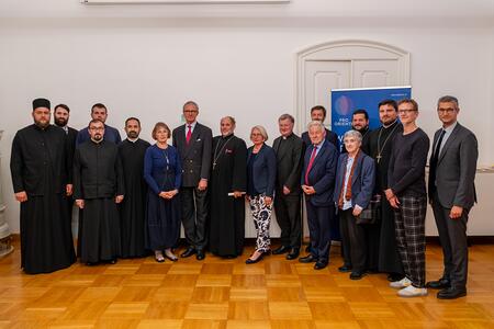 Gruppenfoto im Festsaal des Linzer Bischofshofes.