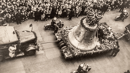 Wien: Triumphaler Empfang für die neue Pummerin vor 70 Jahren