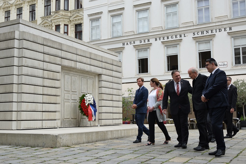 US-Außenminister Mike Pompeo in Wien: Gedenken am Judenplatz / Kathpress / Henning Klingen