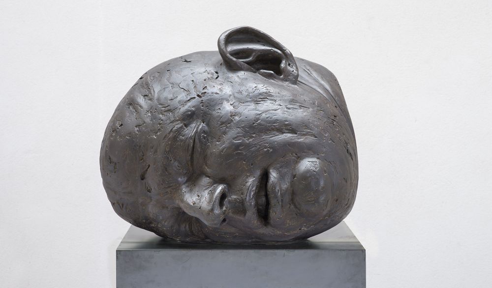 Skulptur 'geköpft' von Lois Anvidalfarei / watzek-hall in tirol Skulptur 'geköpft' von Lois Anvidalfarei