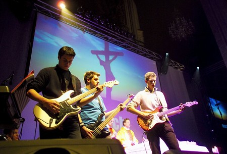 find fight follow; jugend.kirche.wien; Jugendmesse mit modernen Lichteffekten.       Wien, 19.11.2004          ? Franz Josef Rupprecht; A-7123 M?nchhof; Bank: Raiffeisenbank M?nchhof (BLZ: 33054), Konto.-Nr.: 17.608