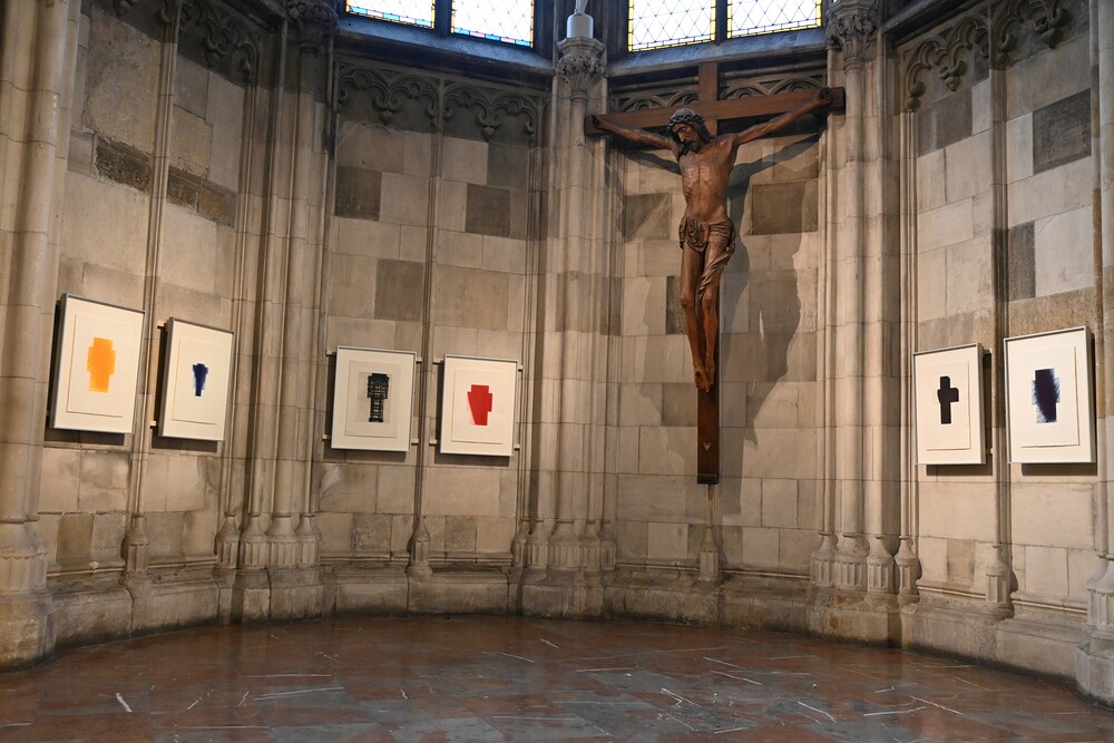 Werke von Arnulf Rainer in der Barbarakapelle des Wiener Stephansdomes