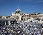 Blick auf den Petersplatz während der Heiligsprechung von Mutter Teresa am 4. September 2016 mit Papst Franziskus auf dem Petersplatz in Rom.