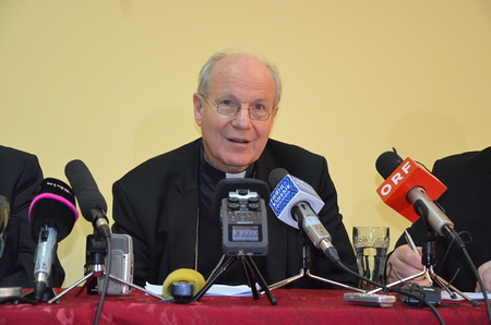 Kardinal bei Pressekonferenz zum Abschluss der Bischofskonferenz in Sarajewo: Keine Schulden mehr, 'weil es um die Zukunft der nächsten Generation geht'