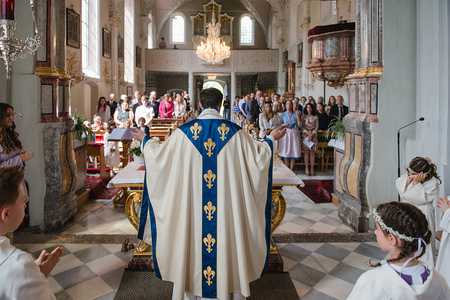 Feier eines Gottesdienstes in Tirol