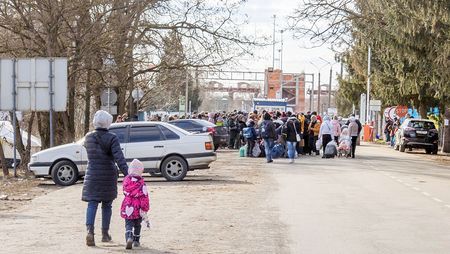 Ukrainische Flüchtlinge an der ungarischen Grenze