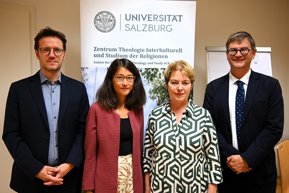 Gespräch am 28. September 2026 an der Universität Salzburg im Rahmen des 20-Jahr-Jubiläums des 'Zentrums Theologie Interkulturell und Studium der Religionen' - v.l.: Prof. Martin Dürnberger, Alena Höfer, Melitta Mueller-Hansen, Prof. Martin Rötting / Kathpress / Henning Klingen Gespräch am 28. September 2026 an der Universität Salzburg im Rahmen des 20-Jahr-Jubiläums des 'Zentrums Theologie Interkulturell und Studium der Religionen' - v.l.: Prof. Martin Dürnberger, Alena Höfer, Melitta Mueller-Hansen, Prof. Martin Rötting