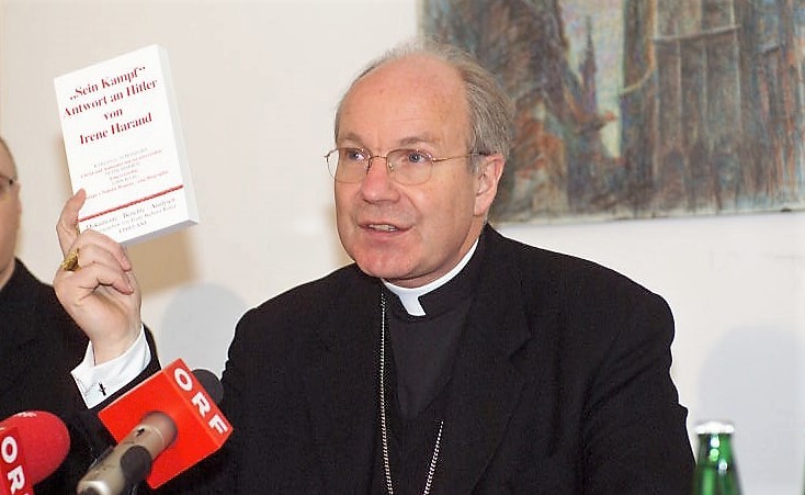 Pressekonferenz zur Bischofskonferenz am 11. März 2005, bei der Kardinal Schönborn das Buch 'Sein Kampf. Antwort an Hitler von Irene Harand' bewarb