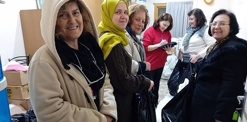 Lebensmittelausgabe bei den Don Bosco Schwestern in Aleppo / Jugend Eine Welt Hilfswerk: Große Not in Aleppo auch zwei Jahre nach Erdbeben