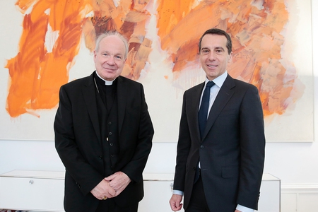 Am 16. Juni 2016 empfing Bundeskanzler Christian Kern (r.) Kardinal Christoph Sch