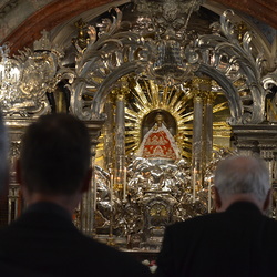 Gebet vor dem Gnadenaltar - Vollversammlung der Österreichischen Bischofskonferenz in Mariazell