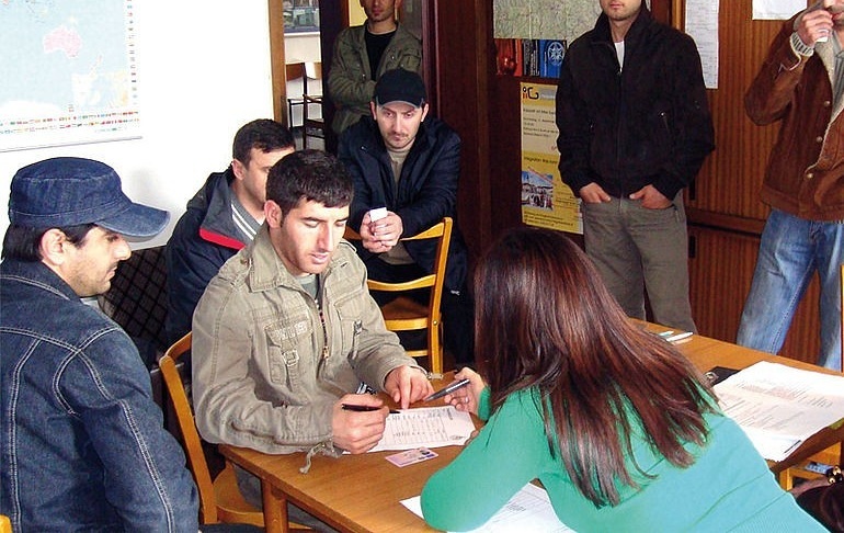 Flüchtlinge bei der Flüchtlingsberatung