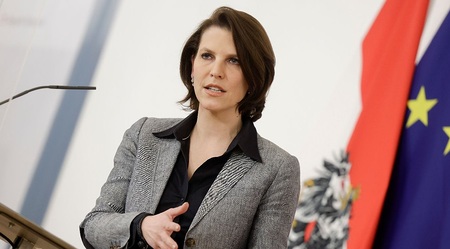 Ministerin Karoline Edtstadler