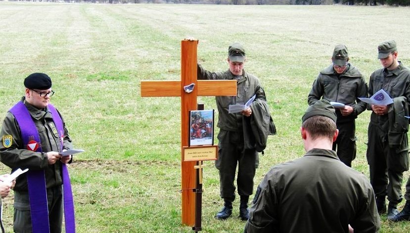 Bundesheer-Soldaten beim Kreuzweg-Gebet / mildioz.at Bundesheer-Soldaten beim Kreuzweg-Gebet