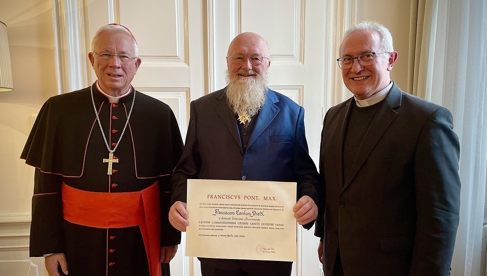 Kirchenmusiker Praßl mit Päpstlichem Orden ausgezeichnet / Erzdiözese Salzburg Kirchenmusiker Praßl mit Päpstlichem Orden ausgezeichnet