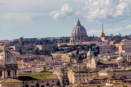 Italien, Rom mit Petersdom. Vom Denkmal Vittorio Emanuele II. aus gesehen