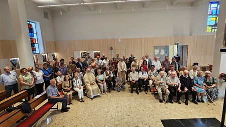 Teilnehmer des 'Brucker Treffens' 2024 mit Bischof Bezak