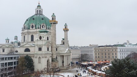 Karlskirche in Wien im Winter