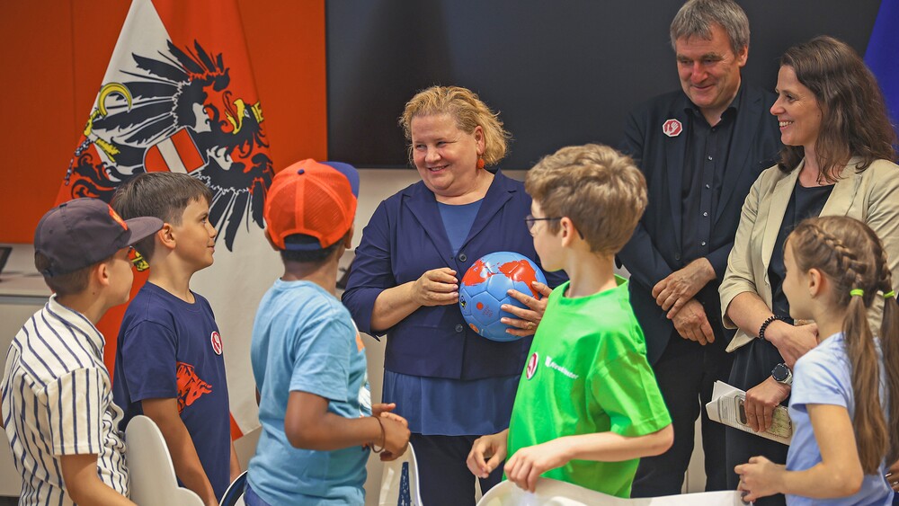 Sozialministerin unterstützt Initiative 'Kinderarbeit stoppen!' / Rene Wallentin Sozialministerin unterstützt Initiative 'Kinderarbeit stoppen!'
