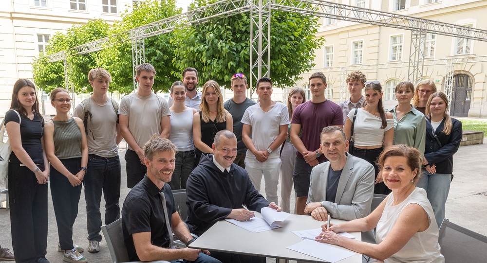 Vertragsunterzeichnung Stiftsgymnasium Admont und Montanuniversität Leoben / Stiftsgymnasium Admont Stiftsgymnasium Admont kooperiert mit Montanuniversität Leoben