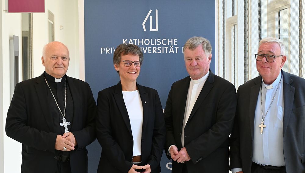 Kirchenvertreter werben in Wels für Europas Vielfalt / Kathpress / Johannes Pernsteiner Kirchenvertreter werben in Wels für Europas Vielfalt